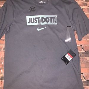 Mens Nike Dri-fit short sleeve shirt